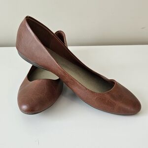Women's American Eagle Brown Flats size 11